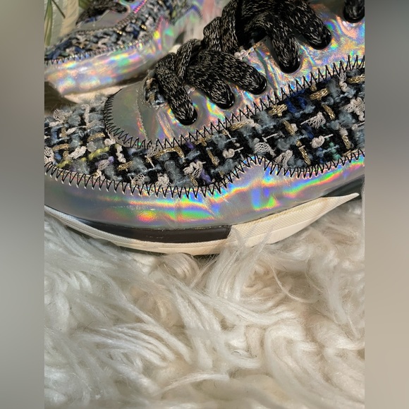 CHANEL tweed sneakers - Picture 9 of 15